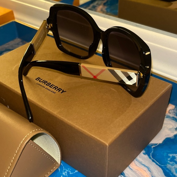 Burberry Accessories - 💕 Burberry NWT authentic black sunglasses, with all boxes & tags as shown.